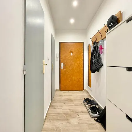 Family-Friendly Apartment With Free Parking In Bratislava Apartament