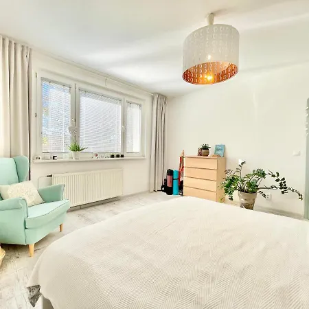 Family-friendly With Free Parking In Apartamento Bratislava