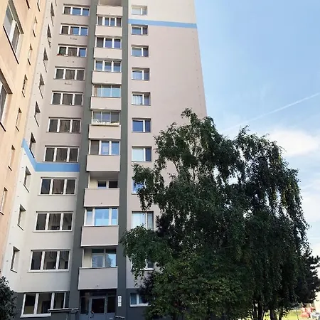 Family-friendly With Free Parking In Apartamento Bratislava
